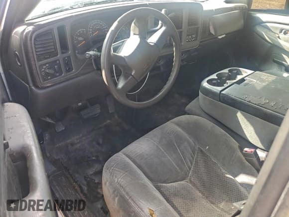 ✅ 2004 Chevrolet Silverado 1500 • VIN: 1GBJC34294E381272 • Lot: 93879645. Listed on Copart with 357,526 mi. Free auction sales archive from the USA and detailed vehicle history report at DreamBid. Image 8.