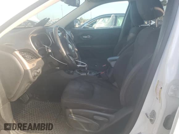 ✅ 2017 Jeep Cherokee 75th Anniversary Edition • VIN: 1C4PJMCBXHW563873 • Lot: 61593915. Wystawiony na Copart z przebiegiem 218 370 mil. Bezpłatny archiwum sprzedaży aukcyjnych z USA i szczegółowy raport historii pojazdu na DreamBid. Zdjęcie 7.