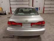 ✅ 2001 Honda Accord LX • VIN: 1HGCG16491A012217 • Lot: 41428403. Wystawiony na IAAI z przebiegiem 165 268 mil. Bezpłatny archiwum sprzedaży aukcyjnych z USA i szczegółowy raport historii pojazdu na DreamBid. Zdjęcie 17.