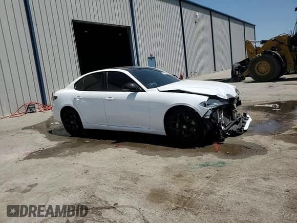 ✅ 2021 Alfa Romeo Giulia • VIN: ZARFAMAN8M7639772 • Lot: 52700185. Listed on Copart with 36,240 mi. Free auction sales archive from the USA and detailed vehicle history report at DreamBid. Image 11.