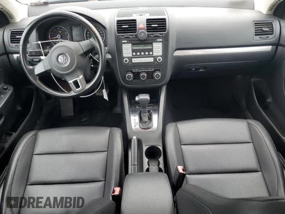 ✅ 2010 Volkswagen Jetta SE • VIN: 3VWRZ7AJ2AM141385 • Лот: 63807045. Опубликован ранее на Copart с пробегом 129 915 миль. Бесплатный доступ к архиву аукционных продаж из США и подробный отчёт об истории автомобиля на DreamBid. Изображение 8.