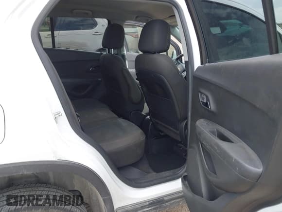 ✅ 2020 Chevrolet Trax LS • VIN: KL7CJKSB4LB042102 • Lot: 43098352. Wystawiony na IAAI z przebiegiem 42 059 mil. Bezpłatny archiwum sprzedaży aukcyjnych z USA i szczegółowy raport historii pojazdu na DreamBid. Zdjęcie 8.