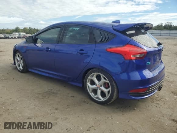 ✅ 2015 Ford Focus ST • VIN: 1FADP3L97FL354748 • Lot: 85546465. Wystawiony na Copart z przebiegiem 150 285 mil. Bezpłatny archiwum sprzedaży aukcyjnych z USA i szczegółowy raport historii pojazdu na DreamBid. Zdjęcie 2.