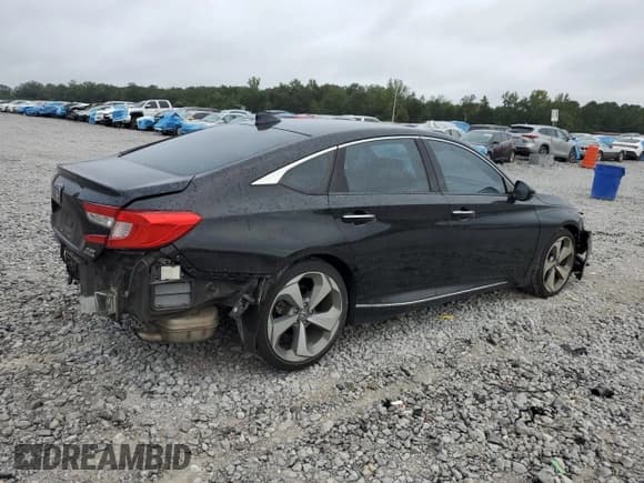 ✅ 2018 Honda Accord Touring • VIN: 1HGCV2F9XJA045699 • Lot: 82037165. Wystawiony na Copart z przebiegiem 70 513 mil. Bezpłatny archiwum sprzedaży aukcyjnych z USA i szczegółowy raport historii pojazdu na DreamBid. Zdjęcie 3.