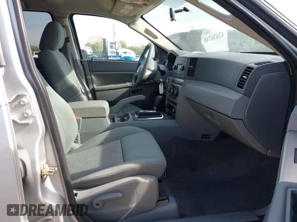 ✅ 2007 Jeep Grand Cherokee Laredo • VIN: 1J8GS48K87C663341 • Лот: 43636740. Опубликован ранее на IAAI с пробегом 198 156 миль. Бесплатный доступ к архиву аукционных продаж из США и подробный отчёт об истории автомобиля на DreamBid. Изображение 5.