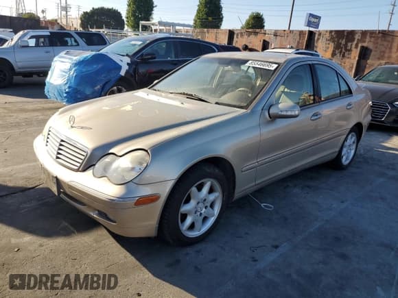 ✅ 2002 Mercedes-Benz C 230/260/280/320 • VIN: WDBRF61JX2F136182 • Lot: 85546695. Wystawiony na Copart z przebiegiem 71 801 mil. Bezpłatny archiwum sprzedaży aukcyjnych z USA i szczegółowy raport historii pojazdu na DreamBid. Zdjęcie 1.
