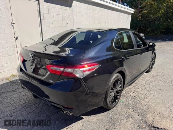 ✅ 2018 Toyota Camry LE • VIN: 4T1B11HK3JU583087 • Лот: 90082545. Опубликован ранее на Copart с пробегом 194 913 миль. Бесплатный доступ к архиву аукционных продаж из США и подробный отчёт об истории автомобиля на DreamBid. Изображение 4.