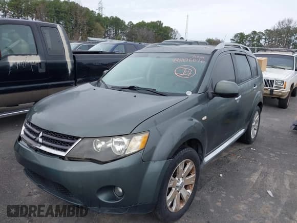 ✅ 2008 Mitsubishi Outlander SE • VIN: JA4LS31W58Z010939 • Lot: 43808076. Listed on IAAI with 220,661 mi. Free auction sales archive from the USA and detailed vehicle history report at DreamBid. Image 2.