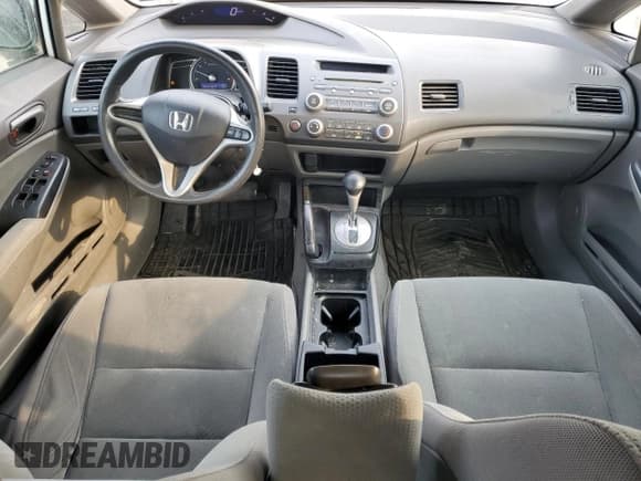 ✅ 2010 Honda Civic DX-G • VIN: 2HGFA1F49AH005736 • Лот: 68766375. Опубликован ранее на Copart с пробегом 252 416 миль. Бесплатный доступ к архиву аукционных продаж из США и подробный отчёт об истории автомобиля на DreamBid. Изображение 8.