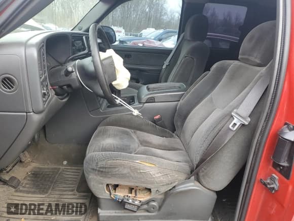 ✅ 2003 Chevrolet Silverado 1500 • VIN: 2GCEK19T231143088 • Лот: 41640365. Опубликован ранее на Copart с пробегом Не указан. Бесплатный доступ к архиву аукционных продаж из США и подробный отчёт об истории автомобиля на DreamBid. Изображение 7.