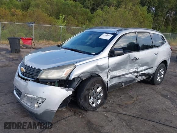 ✅ 2017 Chevrolet Traverse LS • VIN: 1GNKRFED7HJ233366 • Lot: 43344926. Wystawiony na IAAI z przebiegiem 152 354 mil. Bezpłatny archiwum sprzedaży aukcyjnych z USA i szczegółowy raport historii pojazdu na DreamBid. Zdjęcie 6.