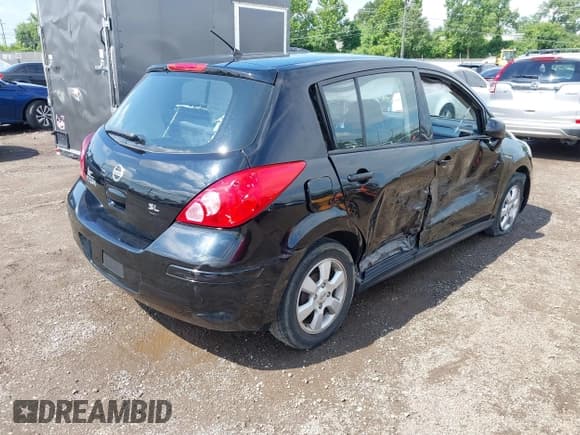 ✅ 2009 Nissan Versa S • VIN: 3N1BC13E49L411126 • Lot: 42749563. Wystawiony na IAAI z przebiegiem 109 128 mil. Bezpłatny archiwum sprzedaży aukcyjnych z USA i szczegółowy raport historii pojazdu na DreamBid. Zdjęcie 4.