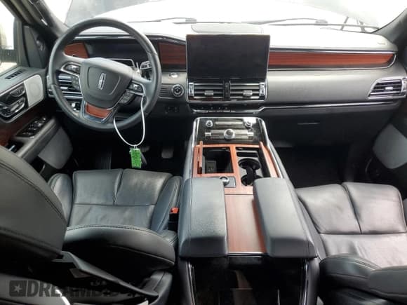 ✅ 2024 Lincoln Navigator Reserve • VIN: 5LMJJ3LG5REL00444 • Lot: 56577265. Wystawiony na Copart z przebiegiem 59 210 mil. Bezpłatny archiwum sprzedaży aukcyjnych z USA i szczegółowy raport historii pojazdu na DreamBid. Zdjęcie 8.