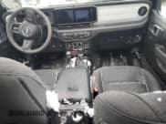 ✅ 2024 Jeep Gladiator Willys • VIN: 1C6HJTAG8RL109399 • Лот: 82866234. Опубликован ранее на Copart с пробегом Не указан. Бесплатный доступ к архиву аукционных продаж из США и подробный отчёт об истории автомобиля на DreamBid. Изображение 8.