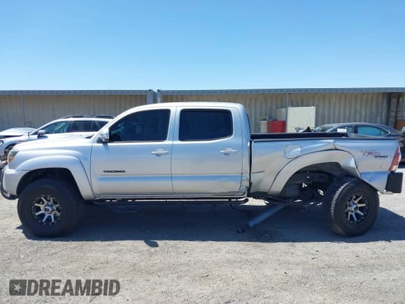 ✅ 2013 Toyota Tacoma • VIN: 3TMMU4FN2DM055326 • Lot: 42560152. Listed on IAAI with 198,406 mi. Free auction sales archive from the USA and detailed vehicle history report at DreamBid. Image 14.