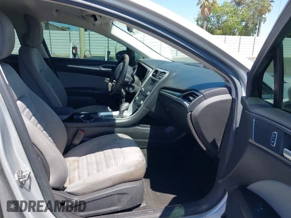 ✅ 2016 Ford Fusion S Hybrid • VIN: 3FA6P0UU5GR342983 • Лот: 42302440. Опубликован ранее на IAAI с пробегом 141 830 миль. Бесплатный доступ к архиву аукционных продаж из США и подробный отчёт об истории автомобиля на DreamBid. Изображение 5.