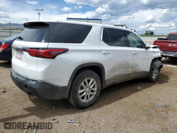 ✅ 2023 Chevrolet Traverse LS • VIN: 1GNERFKW9PJ107852 • Lot: 80151665. Wystawiony na Copart z przebiegiem 62 306 mil. Bezpłatny archiwum sprzedaży aukcyjnych z USA i szczegółowy raport historii pojazdu na DreamBid. Zdjęcie 3.
