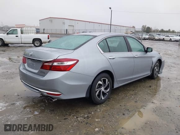 ✅ 2016 Honda Accord LX • VIN: 1HGCR2F3XGA205962 • Lot: 43556761. Wystawiony na IAAI z przebiegiem 87 115 mil. Bezpłatny archiwum sprzedaży aukcyjnych z USA i szczegółowy raport historii pojazdu na DreamBid. Zdjęcie 4.