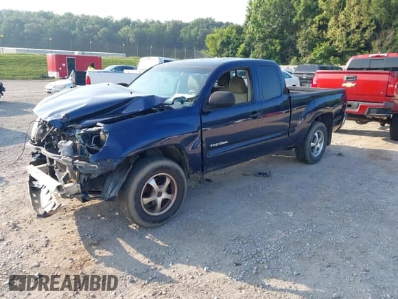 ✅ 2013 Toyota Tacoma • VIN: 5TFTX4CN7DX024719 • Lot: 42662911. Listed on IAAI with 163,847 mi. Free auction sales archive from the USA and detailed vehicle history report at DreamBid. Image 17.