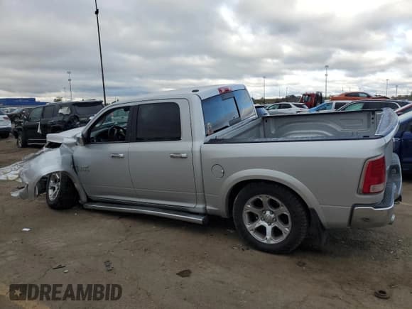 ✅ 2015 Ram 1500 Laramie • VIN: 1C6RR7NT1FS660397 • Lot: 75496464. Wystawiony na Copart z przebiegiem Nie podano. Bezpłatny archiwum sprzedaży aukcyjnych z USA i szczegółowy raport historii pojazdu na DreamBid. Zdjęcie 2.