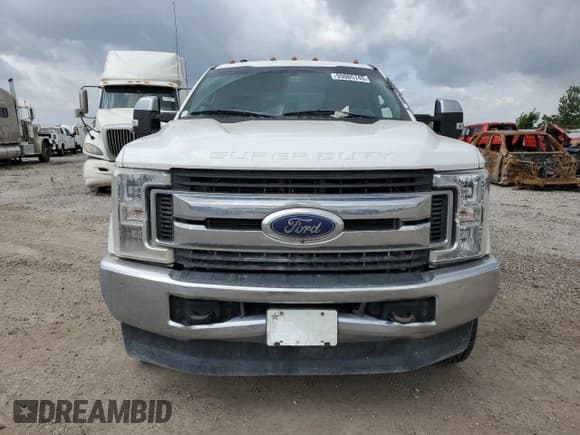 ✅ 2019 Ford F-350 XL • VIN: 1FT8W3DT1KEE82149 • Лот: 63997105. Опубликован ранее на Copart с пробегом 300 158 миль. Бесплатный доступ к архиву аукционных продаж из США и подробный отчёт об истории автомобиля на DreamBid. Изображение 5.