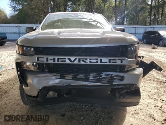 ✅ 2020 Chevrolet Silverado 1500 Custom • VIN: 1GCRWBEF7LZ287335 • Lot: 46807775. Wystawiony na Copart z przebiegiem 71 351 mil. Bezpłatny archiwum sprzedaży aukcyjnych z USA i szczegółowy raport historii pojazdu na DreamBid. Zdjęcie 5.