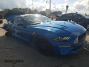✅ 2020 Ford Mustang GT • VIN: 1FA6P8CF9L5185960 • Lot: 82144185. Wystawiony na Copart z przebiegiem 84 160 mil. Bezpłatny archiwum sprzedaży aukcyjnych z USA i szczegółowy raport historii pojazdu na DreamBid. Zdjęcie 4.