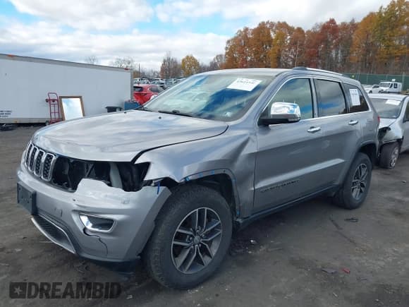 ✅ 2018 Jeep Grand Cherokee Limited • VIN: 1C4RJFBG7JC180997 • Lot: 43614446. Wystawiony na IAAI z przebiegiem 128 111 mil. Bezpłatny archiwum sprzedaży aukcyjnych z USA i szczegółowy raport historii pojazdu na DreamBid. Zdjęcie 17.