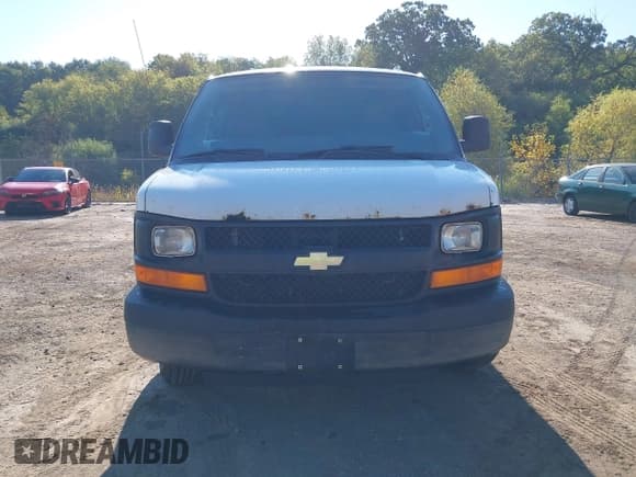 ✅ 2012 Chevrolet Express Cargo • VIN: 1GCZGTCAXC1180840 • Lot: 43242320. Wystawiony na IAAI z przebiegiem 399 391 mil. Bezpłatny archiwum sprzedaży aukcyjnych z USA i szczegółowy raport historii pojazdu na DreamBid. Zdjęcie 12.