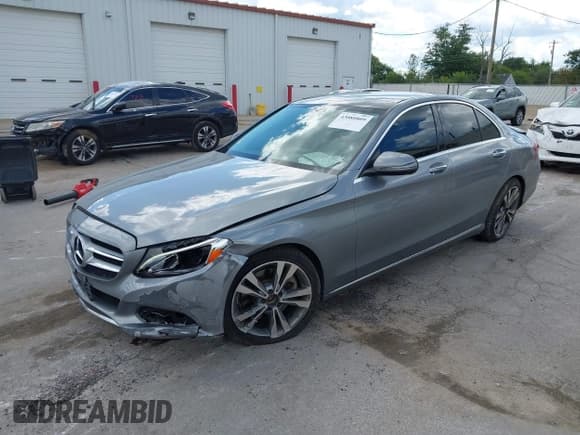 ✅ 2016 Mercedes-Benz C 300 • VIN: 55SWF4KB2GU110802 • Лот: 43080809. Опубликован ранее на IAAI с пробегом 128 584 миль. Бесплатный доступ к архиву аукционных продаж из США и подробный отчёт об истории автомобиля на DreamBid. Изображение 17.