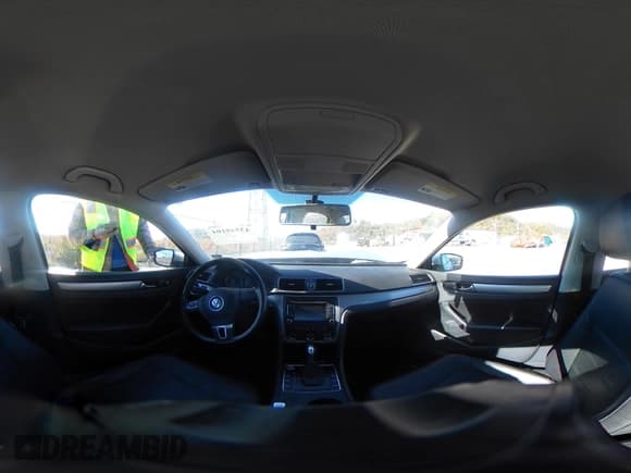 ✅ 2015 Volkswagen Passat S • VIN: 1VWAT7A34FC072238 • Lot: 43548104. Wystawiony na IAAI z przebiegiem 130 002 mil. Bezpłatny archiwum sprzedaży aukcyjnych z USA i szczegółowy raport historii pojazdu na DreamBid. Zdjęcie 18.