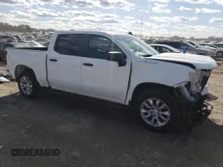 ✅ 2021 Chevrolet Silverado 1500 Custom • VIN: 3GCPYBEK0MG394632 • Lot: 81282314. Wystawiony na Copart z przebiegiem 34 083 mil. Bezpłatny archiwum sprzedaży aukcyjnych z USA i szczegółowy raport historii pojazdu na DreamBid. Zdjęcie 4.