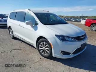 ✅ 2017 Chrysler Pacifica Touring L • VIN: 2C4RC1BGXHR747508 • Лот: 43569967. Опубликован ранее на IAAI с пробегом 106 129 миль. Бесплатный доступ к архиву аукционных продаж из США и подробный отчёт об истории автомобиля на DreamBid. Изображение 1.