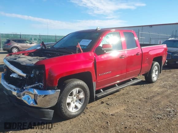 ✅ 2018 Chevrolet Silverado 1500 LT • VIN: 2GCVKREC3J1100655 • Лот: 43535361. Опубликован ранее на IAAI с пробегом 62 667 миль. Бесплатный доступ к архиву аукционных продаж из США и подробный отчёт об истории автомобиля на DreamBid. Изображение 2.