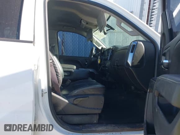 ✅ 2015 Chevrolet Silverado 2500HD LT • VIN: 1GC1KVEG0FF104267 • Lot: 41137131. Wystawiony na IAAI z przebiegiem 191 139 mil. Bezpłatny archiwum sprzedaży aukcyjnych z USA i szczegółowy raport historii pojazdu na DreamBid. Zdjęcie 5.