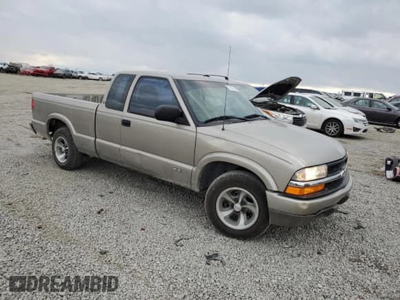 ✅ 2001 Chevrolet S-10 LS • VIN: 1GCCS19511K102618 • Лот: 42387565. Опубликован ранее на Copart с пробегом 201 606 миль. Бесплатный доступ к архиву аукционных продаж из США и подробный отчёт об истории автомобиля на DreamBid. Изображение 4.