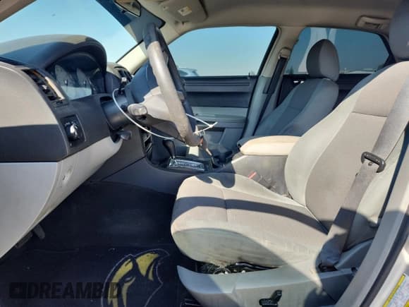 ✅ 2006 Chrysler 300 • VIN: 2C3KA43R06H261967 • Lot: 82690745. Listed on Copart with 117,319 mi. Free auction sales archive from the USA and detailed vehicle history report at DreamBid. Image 7.