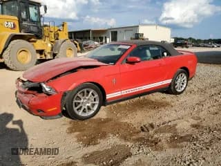 ✅ 2011 Ford Mustang V6 • VIN: 1ZVBP8EM6B5114179 • Лот: 68255345. Опубликован ранее на Copart с пробегом 160 212 миль. Бесплатный доступ к архиву аукционных продаж из США и подробный отчёт об истории автомобиля на DreamBid. Изображение 1.
