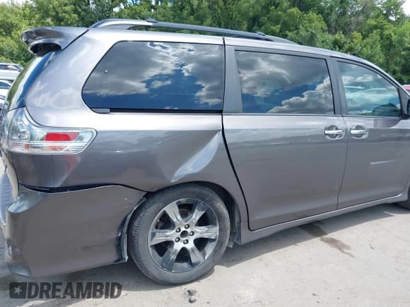 ✅ 2014 Toyota Sienna SE • VIN: 5TDXK3DC8ES443113 • Lot: 42735795. Wystawiony na IAAI z przebiegiem 235 269 mil. Bezpłatny archiwum sprzedaży aukcyjnych z USA i szczegółowy raport historii pojazdu na DreamBid. Zdjęcie 6.