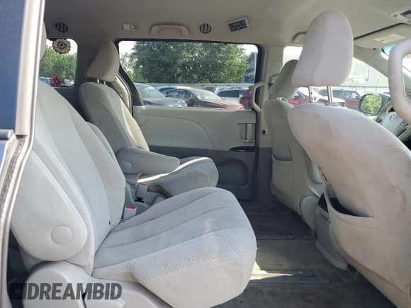 ✅ 2014 Toyota Sienna LE • VIN: 5TDJK3DC0ES090016 • Лот: 62645005. Опубликован ранее на Copart с пробегом 224 299 миль. Бесплатный доступ к архиву аукционных продаж из США и подробный отчёт об истории автомобиля на DreamBid. Изображение 11.