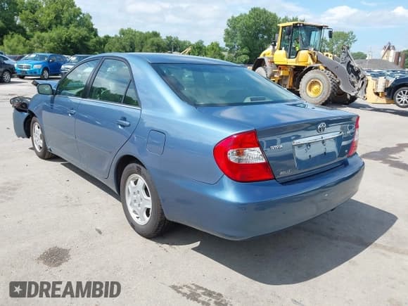 ✅ 2002 Toyota Camry XLE • VIN: 4T1BF32KX2U510628 • Lot: 42672319. Listed on IAAI with 107,608 mi. Free auction sales archive from the USA and detailed vehicle history report at DreamBid. Image 3.