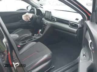 ✅ 2020 Hyundai Veloster 2.0 • VIN: KMHTG6AF7LU022052 • Lot: 41715901. Wystawiony na IAAI z przebiegiem 73 408 mil mil. Skorzystaj z bezpłatnego archiwum sprzedaży aukcyjnych z USA i zobacz szczegółowy raport historii pojazdu na DreamBid. Zdjęcie 5.