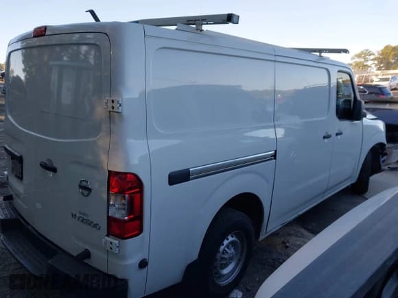 ✅ 2019 Nissan NV Cargo S • VIN: 1N6BF0KY3KN804726 • Lot: 43519861. Wystawiony na IAAI z przebiegiem 136 717 mil. Bezpłatny archiwum sprzedaży aukcyjnych z USA i szczegółowy raport historii pojazdu na DreamBid. Zdjęcie 13.