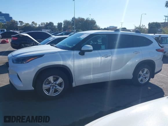 ✅ 2022 Toyota Highlander LE • VIN: 5TDZZRAH8NS540125 • Lot: 43437876. Listed on IAAI with 54,263 mi. Free auction sales archive from the USA and detailed vehicle history report at DreamBid. Image 15.