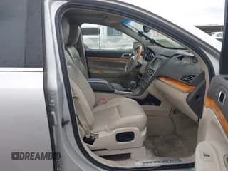 ✅ 2010 Lincoln MKT • VIN: 2LMHJ5FR8ABJ10068 • Lot: 42902663. Wystawiony na IAAI z przebiegiem Nie podano. Bezpłatny archiwum sprzedaży aukcyjnych z USA i szczegółowy raport historii pojazdu na DreamBid. Zdjęcie 5.