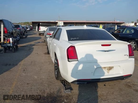 ✅ 2018 Chrysler 300 S • VIN: 2C3CCABGXJH243921 • Lot: 43519556. Listed on IAAI with 114,836 mi. Free auction sales archive from the USA and detailed vehicle history report at DreamBid. Image 3.