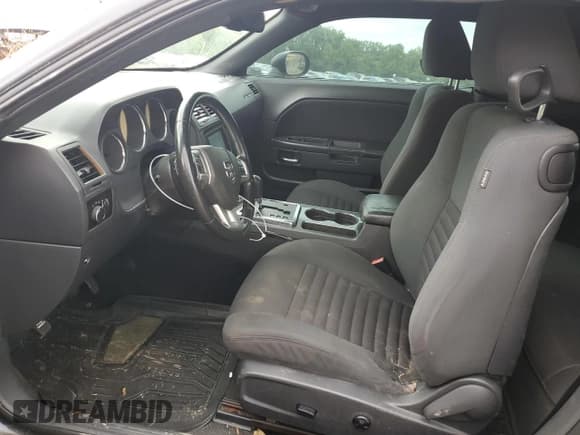 ✅ 2012 Dodge Challenger SXT • VIN: 2C3CDYAG2CH174071 • Lot: 48593865. Wystawiony na Copart z przebiegiem 180 155 mil. Bezpłatny archiwum sprzedaży aukcyjnych z USA i szczegółowy raport historii pojazdu na DreamBid. Zdjęcie 7.