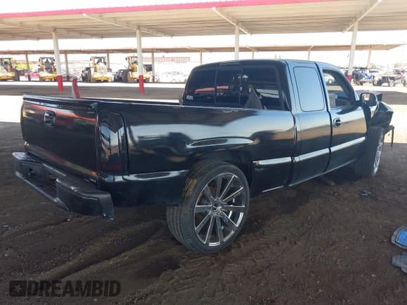 ✅ 1999 GMC Sierra 1500 SLE • VIN: 2GTEK19TXX1543423 • Лот: 39185968. Опубликован ранее на IAAI с пробегом 282 881 миль. Бесплатный доступ к архиву аукционных продаж из США и подробный отчёт об истории автомобиля на DreamBid. Изображение 4.