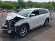 ✅ 2015 Toyota Highlander LE Plus • VIN: 5TDZKRFH8FS084089 • Lot: 42290597. Wystawiony na IAAI z przebiegiem 98 261 mil. Bezpłatny archiwum sprzedaży aukcyjnych z USA i szczegółowy raport historii pojazdu na DreamBid. Zdjęcie 2.