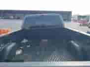 2002 Chevrolet Silverado 1500 LS z VIN 1GCEK14T12E143281, wystawiony jako IAAI lot #43197831 z przebiegiem 241 904 mil mil oraz . Historia ofert i sprzedaży dostępna na DreamBid. Obrazek 8.